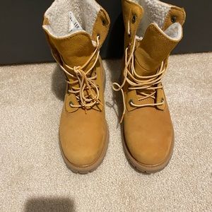 Brand new women’s Timberlands wool on the inside